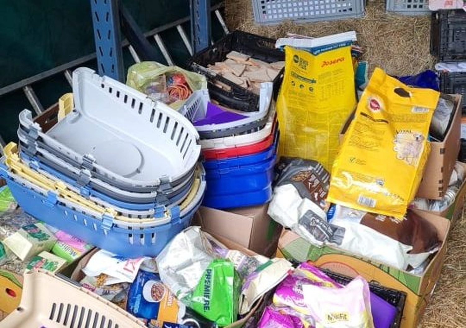 Tierschutzorganisation Arche 90 e.V. - Erste Futter-Spenden für Hagen