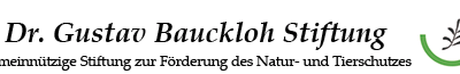 Tierschutzorganisation Arche 90 e.V. - Eine klare, weiße Grafik mit dem offiziellen Logo und Namen der „Dr. Gustav Bauckloh Stiftung“, einer gemeinnützigen Stiftung für Natur- und Tierschutz.